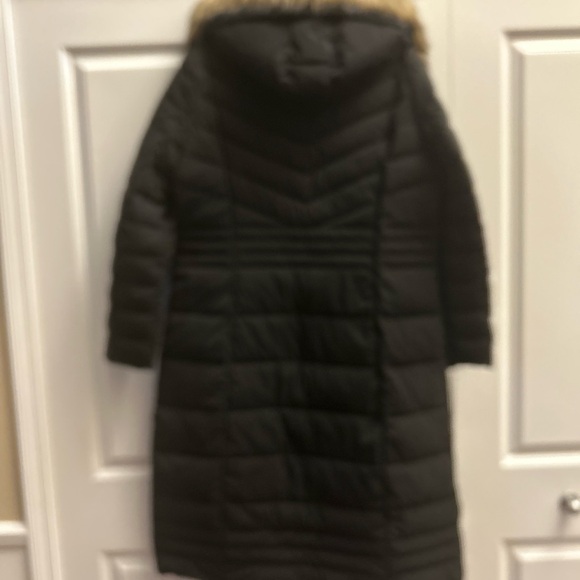 Laundry by Shelli Segal Women's Black Puffer Coat with Faux-Fur Hood - Picture 11 of 11